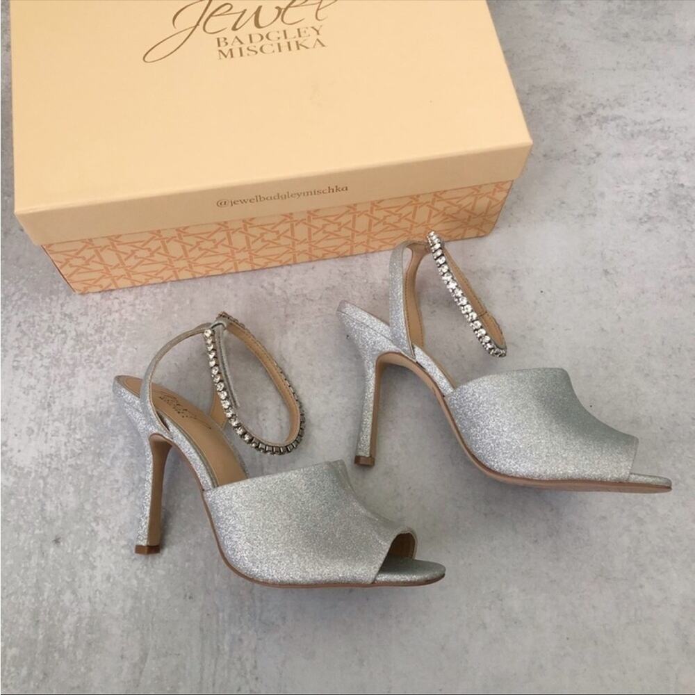 Jewel Badgley Mischka Silver Lanie Ankle Strap Sandals NEW